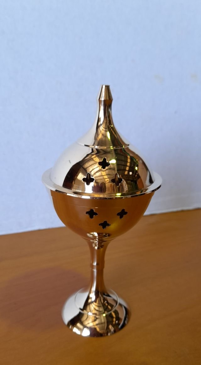 Brass holder stars with lid