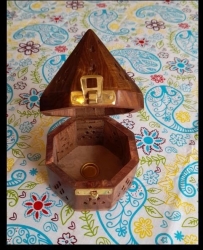 Wooden Hexagon w/lid for cones